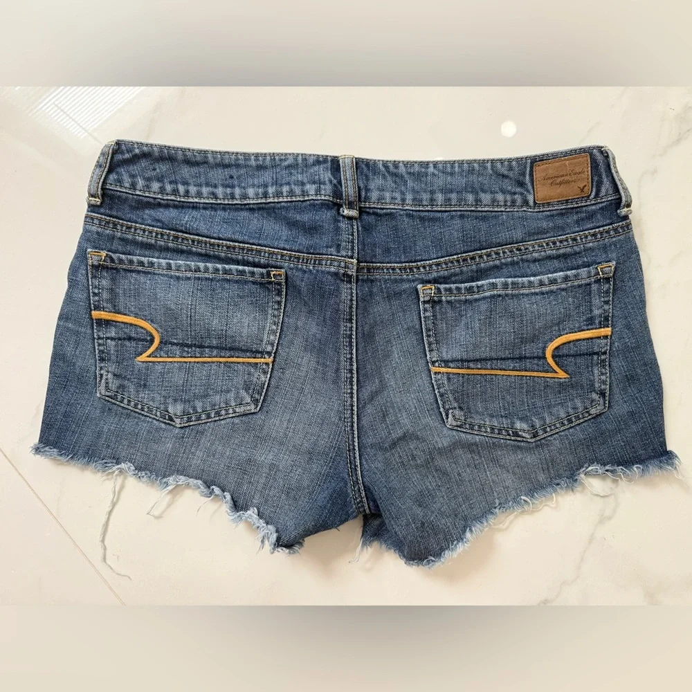 Women’s American Eagle Jean Shorts - Picture 2 of 3